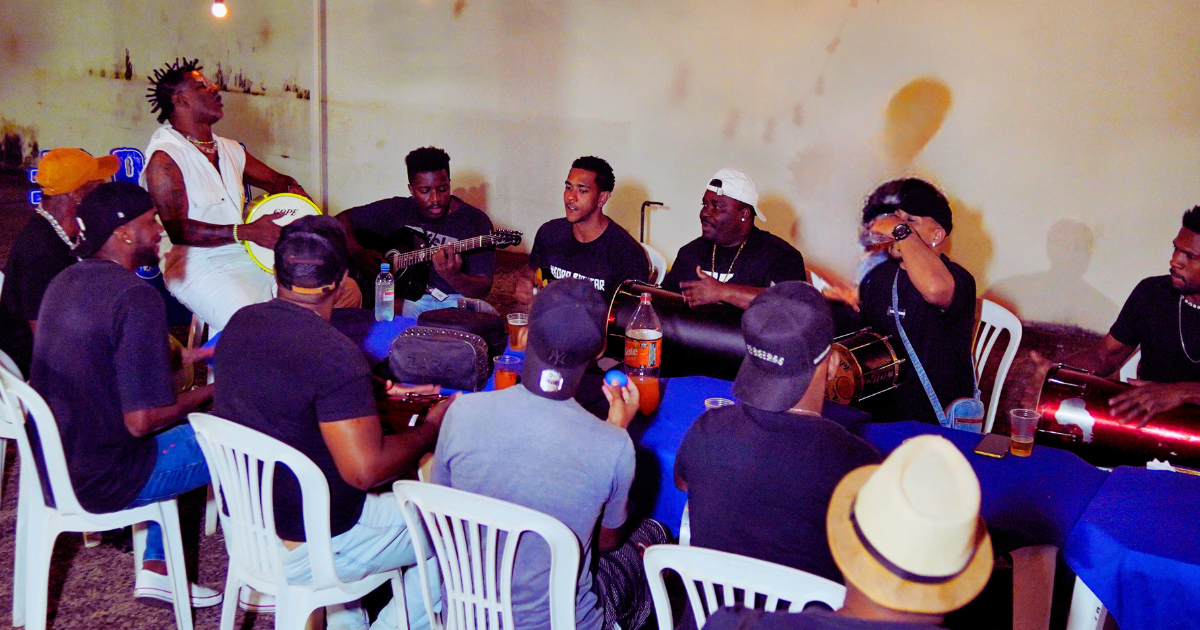 Virtuosidade na Percussão do Samba: Tradição e Inovação